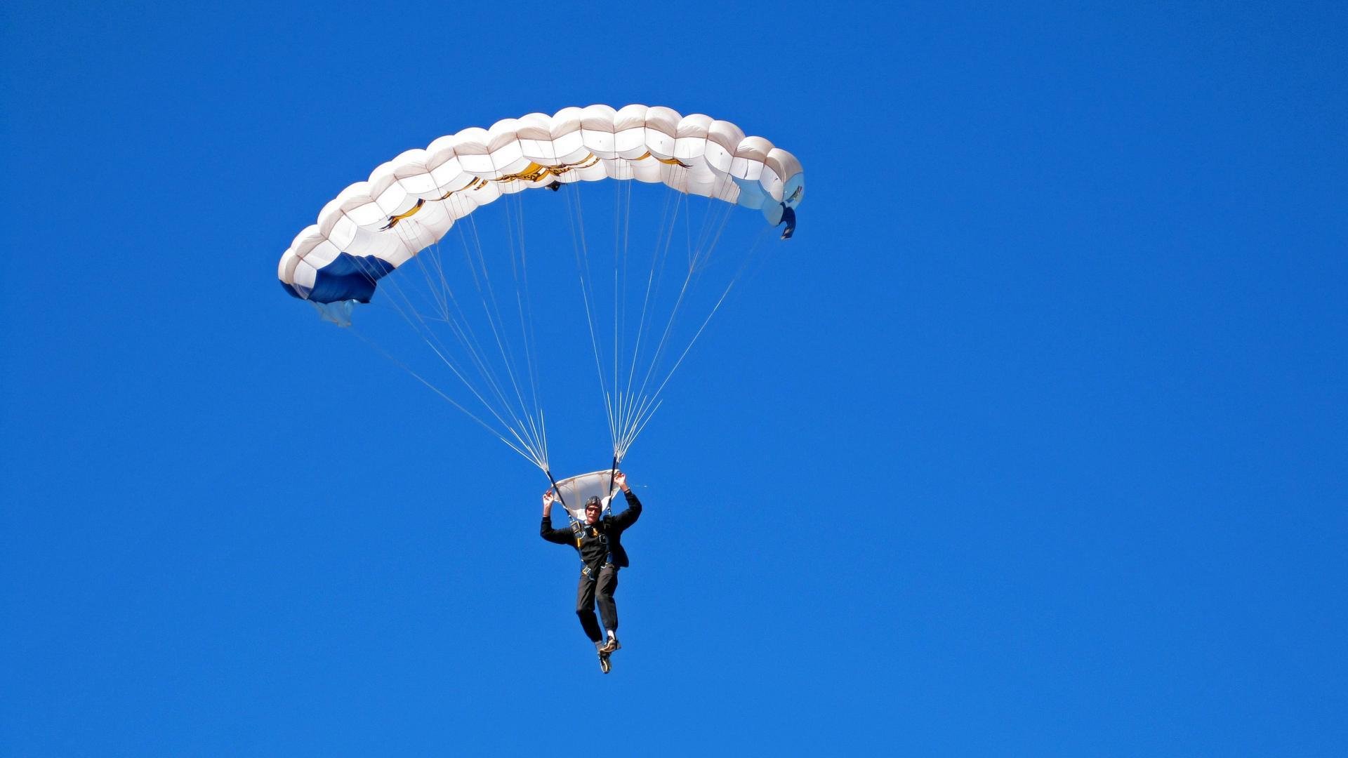 _水上飞跃:冲浪与极限运动的新结合_,水上冲浪是什么意思